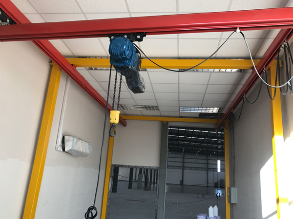 操作懸臂式起重機對操作人有哪些要求 操作懸臂式起重機對操作人有哪些要求